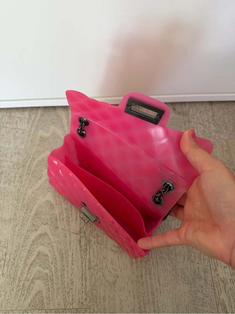 Hot pink jelly chain bag